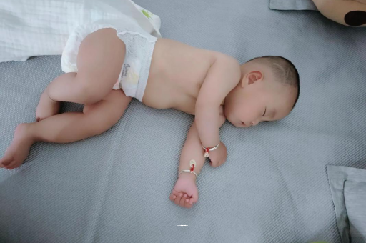 北流3个月宝宝怎么抱